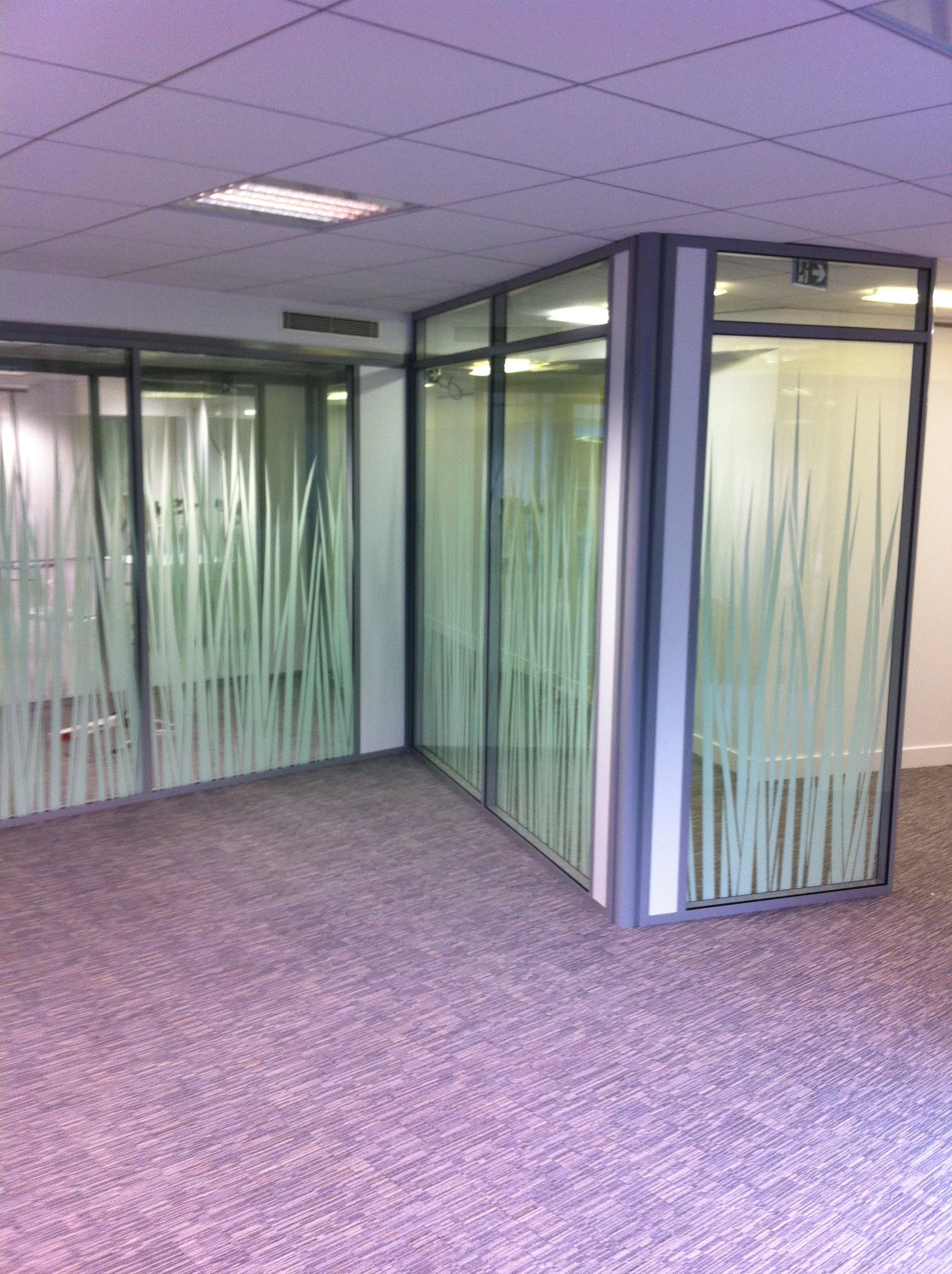 Aménagement de bureaux et cloisonnement aluminium